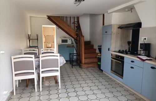 Saint-Pierre-du-Regard House | La maison bleue 1