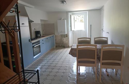 Saint-Pierre-du-Regard House | La maison bleue 1
