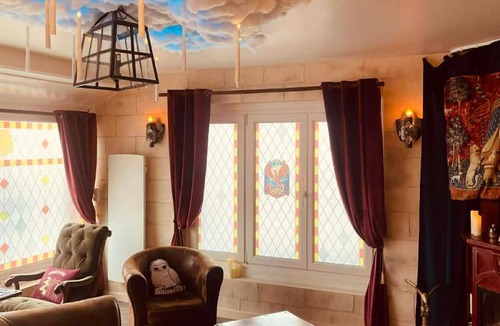 Saint-Acheul House | La maison magique des sorciers