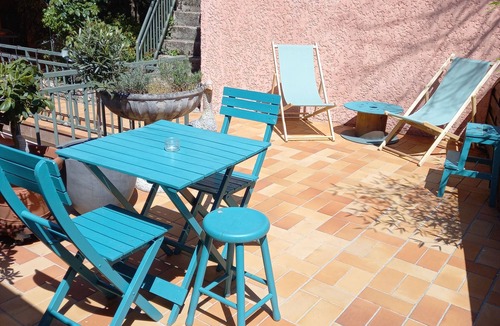 Nemours House | La maison rose: Atypical house - town center - Near train station