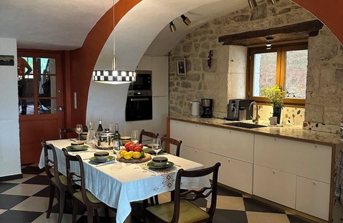 Serignac House | La Maison Soleil du Levant