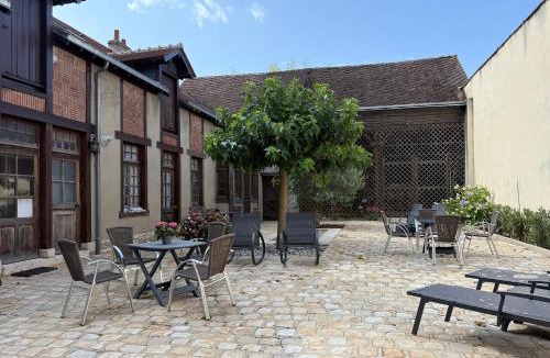 Montargis Apartment | La maison Virginie 1 à 2 pers charmant climatisé central parking proximité port