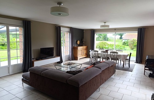 Saint-Aubin-Routot House | La Margance - cosy gite between Etretat and Honfleur with pool table and whirlpool bath