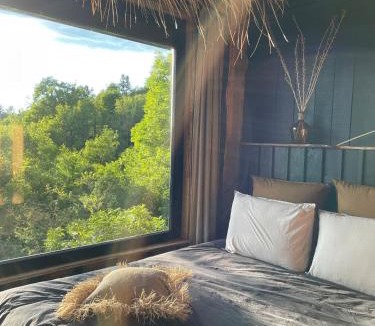 Chamelet Bed & Breakfast | La Muzetiere Cabane du crêt