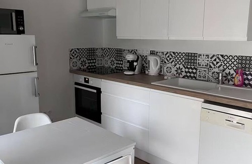 Courgains Cottage | La P'tite Maison cozy for 5 guests, town center
