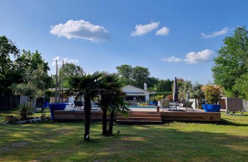 Saint-Jean-d'Illac Bed & Breakfast | La Parenthèse du Las, Maison d'hôtes, Piscine et Spa, entre Bordeaux et Cap Ferret