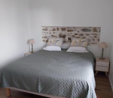 Saint-Germain-Lespinasse Apartment | La Petite Ferme Aux Prés