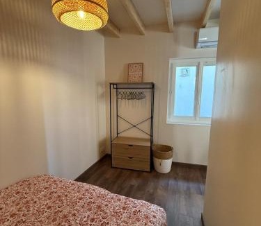 Le Breuil-sur-Couze House | La Petite Couze, Maison cozy pour 2 en Auvergne
