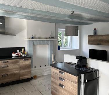 Camors House | La petite maison bleue