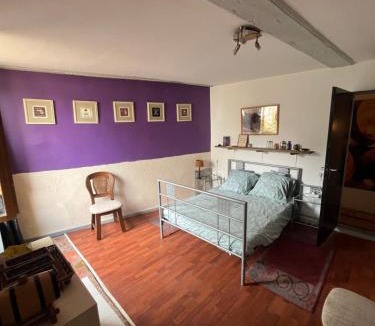 Issy-l'Eveque House | La petite maison d issy