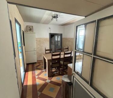 Issy-l'Eveque House | La petite maison d issy