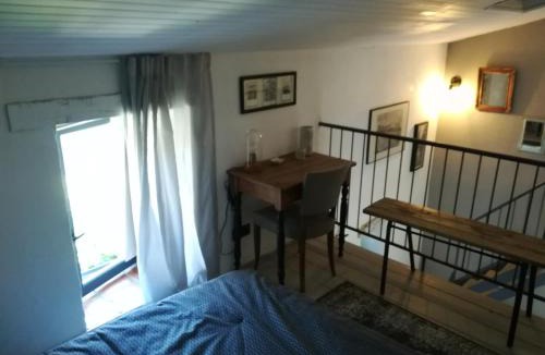Laroque-Timbaut Bed & Breakfast | La Petite Maison
