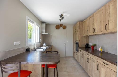 Le Molay-Littry House | La petite maison de Littry parking