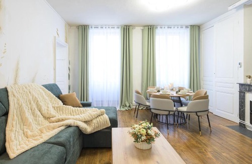 Centre Ville Apartment | La petite noblesse - Grand appart de charme - Vidéoprojecteur & Netflix