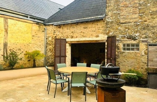 Saint-Denis-d'Anjou House | La Pierre du Bonheur" village house for 2 to 8 people