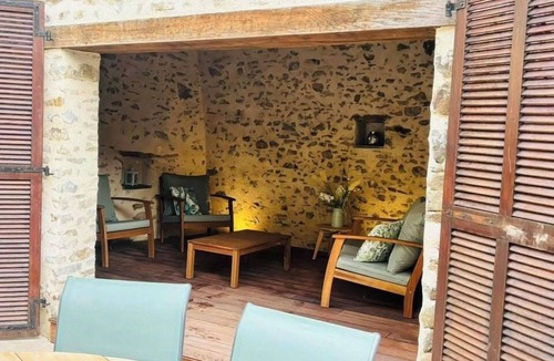 Saint-Denis-d'Anjou House | La Pierre du Bonheur" village house for 2 to 8 people