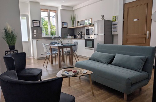Montlucon Apartment | La Piscine - Villa Valmy - Hypercentre - Railway station