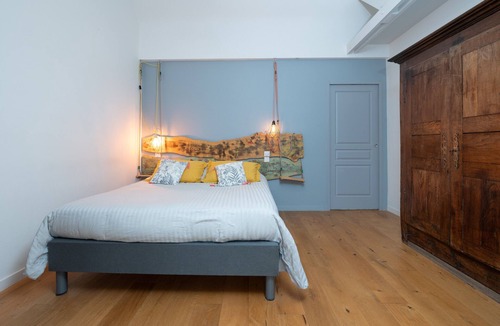 La Croix-Hellean Bed & Breakfast | La Porte des Secrets Guest Room – Les Hortensias