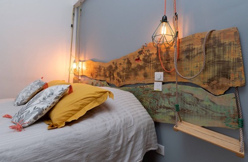 La Croix-Hellean Bed & Breakfast | La Porte des Secrets Guest Room – Les Hortensias