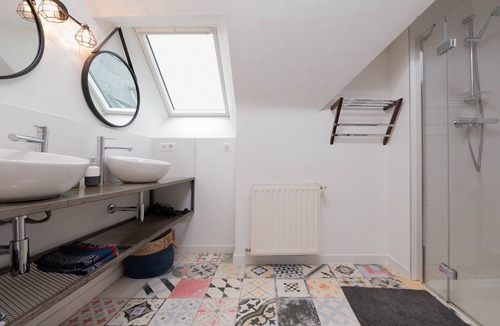 La Croix-Hellean Bed & Breakfast | La Porte des Secrets Guest Room – Les Hortensias