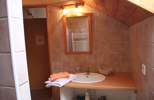 Pont-du-Fosse Bed & Breakfast | La Primholstein double room