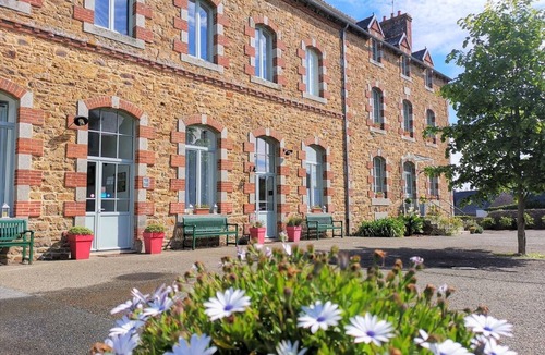 Chatelaudren Apartment | La Récréation - 1 bedroom apartment La Marelle - Covered outdoor swimming pool