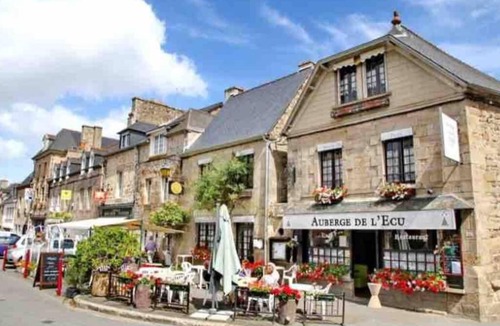Jugon-les-Lacs-Commune-Nouvelle Apartment | La roseraie de L arguenon, spacieux appartement centre ville