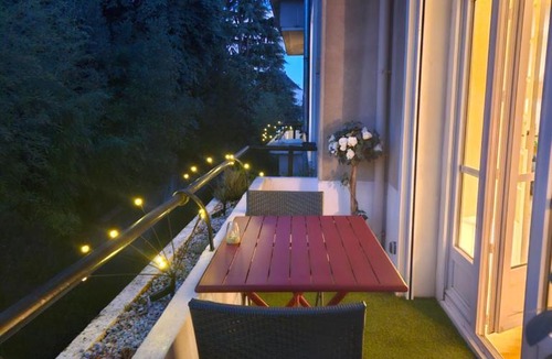 Flore House | La Roseraie