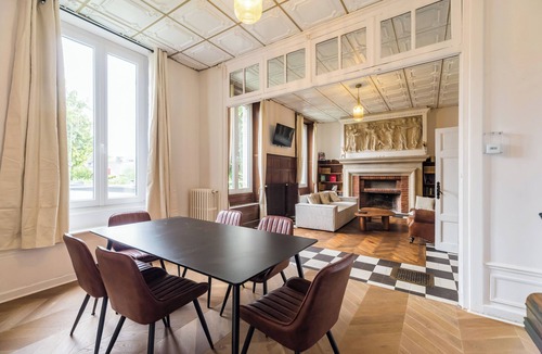Guingamp Apartment | La Royale Jacuzzi Sauna Jardin Gare - Hôtel Lefort
