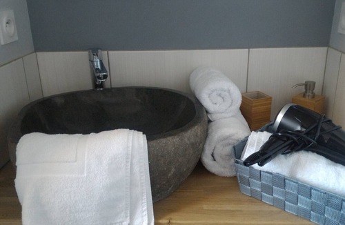 Marcillac-Saint-Quentin Bed & Breakfast | La Sarlamandre