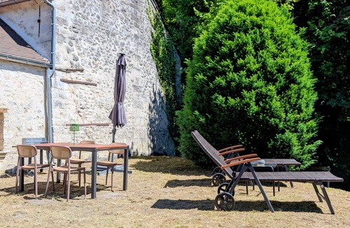 Senlis Apartment | La Source, a charming duplex on the banks of the Aunette river