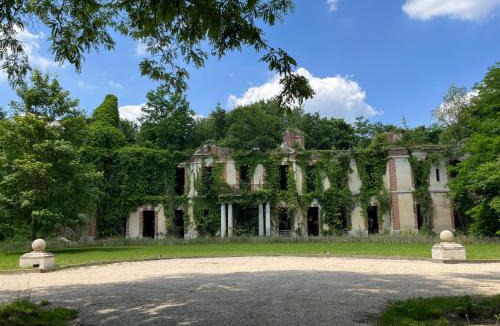 Croissy-Beaubourg House | La Tour du Château - Domainepona