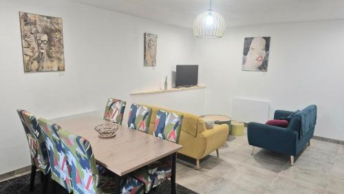 Saint-Germain-Lembron House | La Traboule - Terrasse - 6 pers