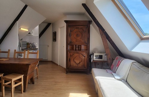 Le Passage Apartment | La Tramolière, accommodation in a green setting