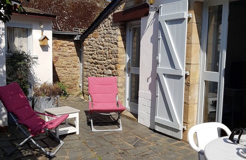 Arradon House | La Traversière enclosed outdoor area, beach 600m, shops 100m,wifi