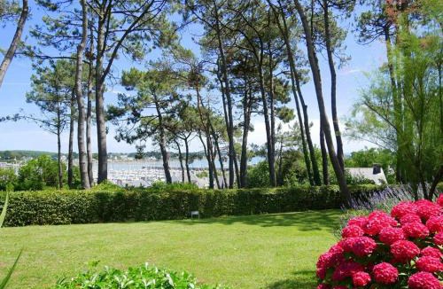 La Trinite-sur-Mer Apartment | La Trinité-sur-Mer : Appartement 3 pièces, 73m² avec Wifi et Parking - FR-1-477-173