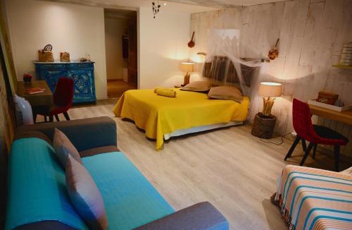 Sainte-Colombe-en-Bruilhois House | LACOSTE