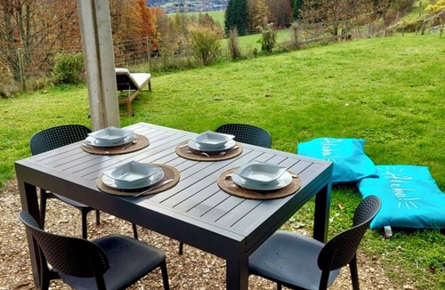 Les Grangettes House | Lake view accommodation in the heart of nature