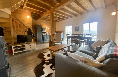 Miremont Ski Chalet | Lake view chalet