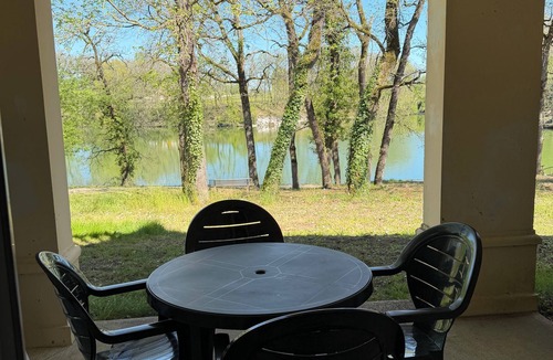 Monflanquin Apartment | Lakeview appartement in tranquil surroundings close to Monflanquin