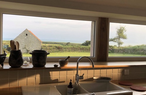 Saint-Germain-des-Vaux House | Land & Sea View - Typical Cotentin Family Home