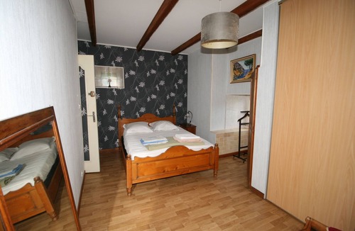 Gravieres House | Large 3-star building with swimming pool sleeps 11
