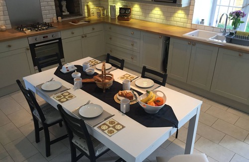 Brehan House | LARGE 4 BEDROOM FARMHOUSE lots of charm, fully renovated 8+