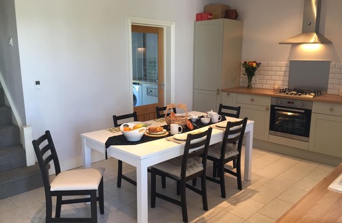 Brehan House | LARGE 4 BEDROOM FARMHOUSE lots of charm, fully renovated 8+