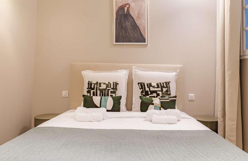 Quartier de la Porte-Saint-Denis Apartment | Large 4-room air-conditioned apartment with patio in Paris