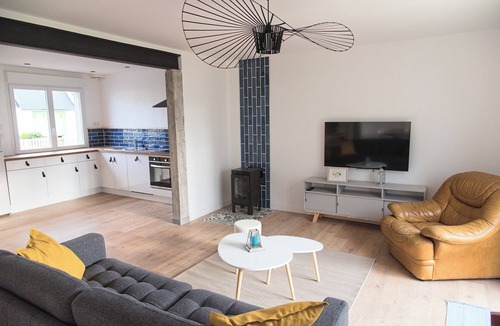 Guilvinec House | Large, bright, quiet house with piano and sunny enclosed garden.