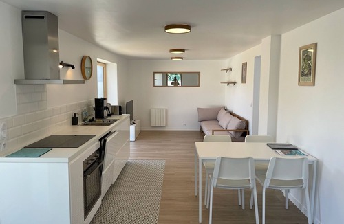 Binic House | Large Coastal House Perfect for Groups – Walk to the Beach, Port & Shops!
