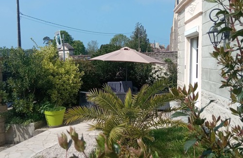 Ver-sur-Mer House | Large, Comfortable, Air-Conditioned Historic House with a Sauna.