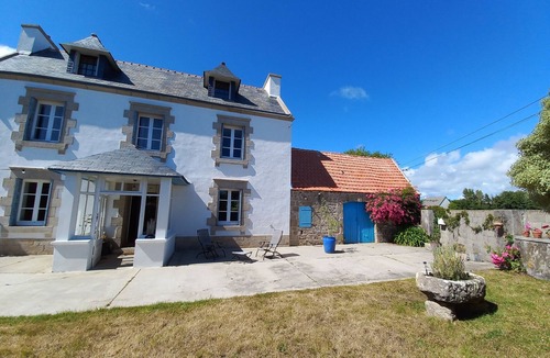Esquibien House | Large comfortable family house near the sea