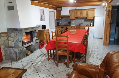 Saint-Privat-du-Dragon Cottage | Large cottage "Chez Marinette" sleeps 15